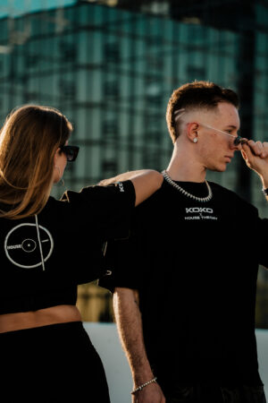 THE HEADLINER TEE — BLACK